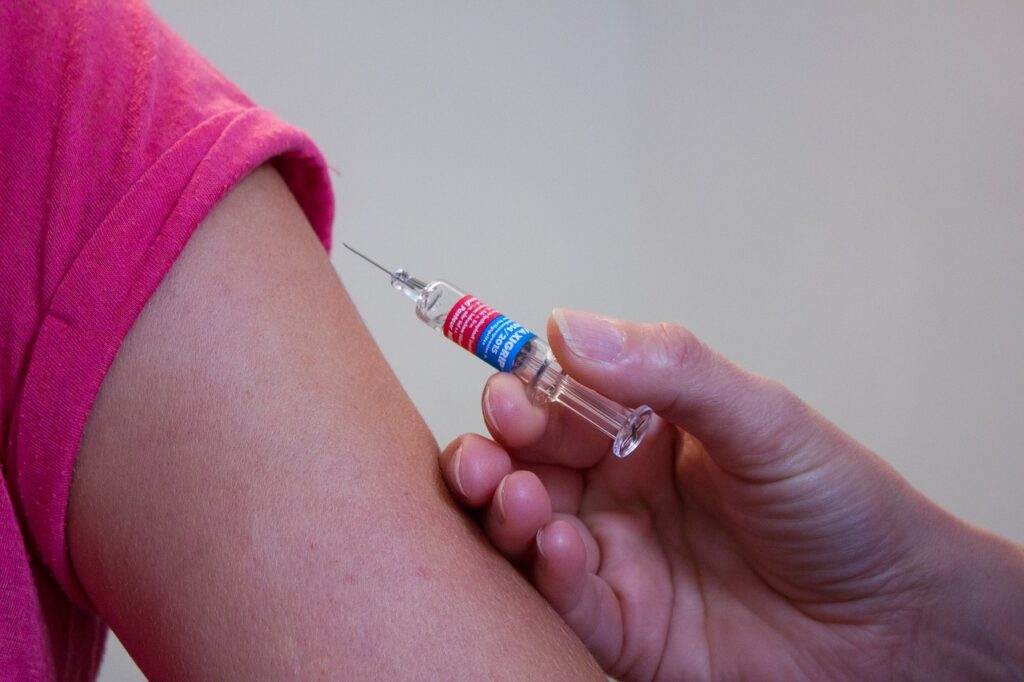 vaccination, doctor, injection-1215279.jpg